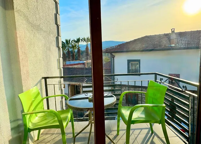 Rebetika Hotel & Bistro