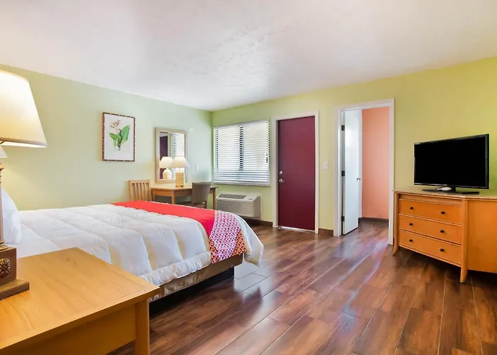 Oyo Waterfront Hotel- Cape Coral Fort Myers, Fl