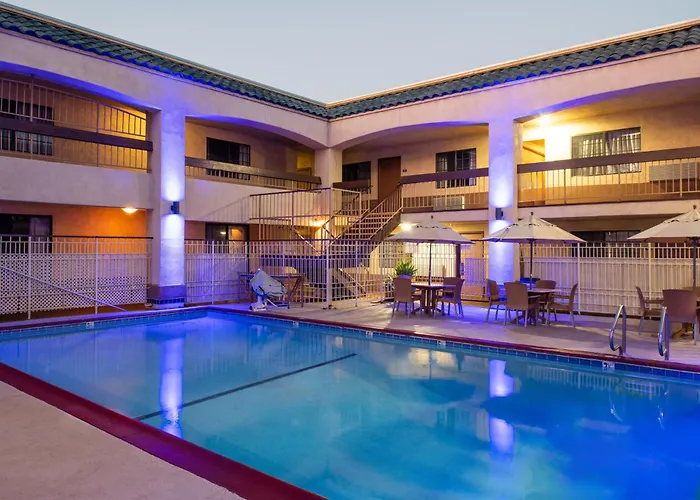 Days Inn & Suites By Wyndham Artesia