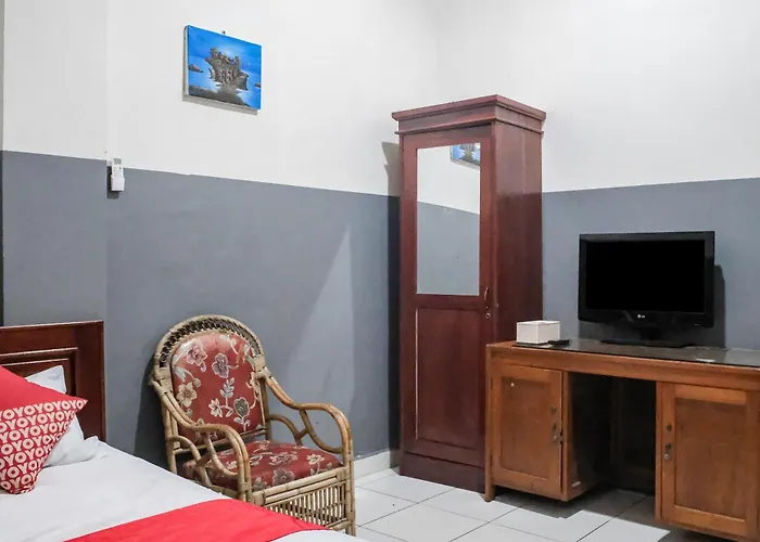 Oyo 93117 Penginapan Tiga Dara