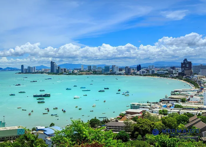 Jomtien Sands Residence - Beachfront, Relax & Amazing Seafood Dining