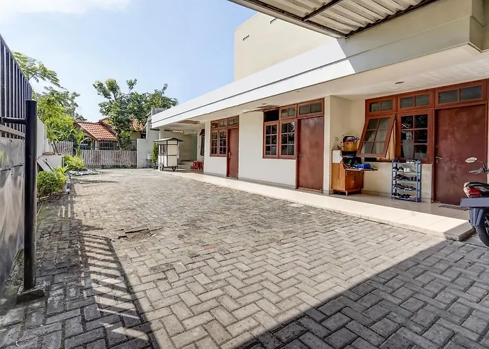Oyo 91361 Benlin D'Kost Syariah