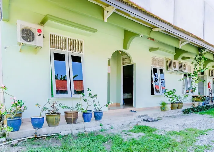 Oyo Life 2745 Nabeza House