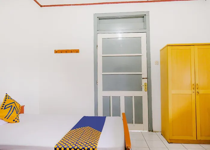 Oyo Life 2638 Hotel Raya