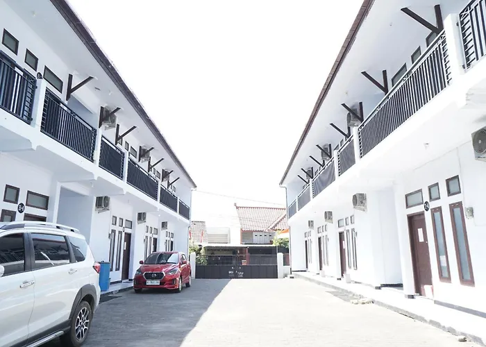 Oyo Life 92886 Rumah Nyaman Radhika 2 Syariah