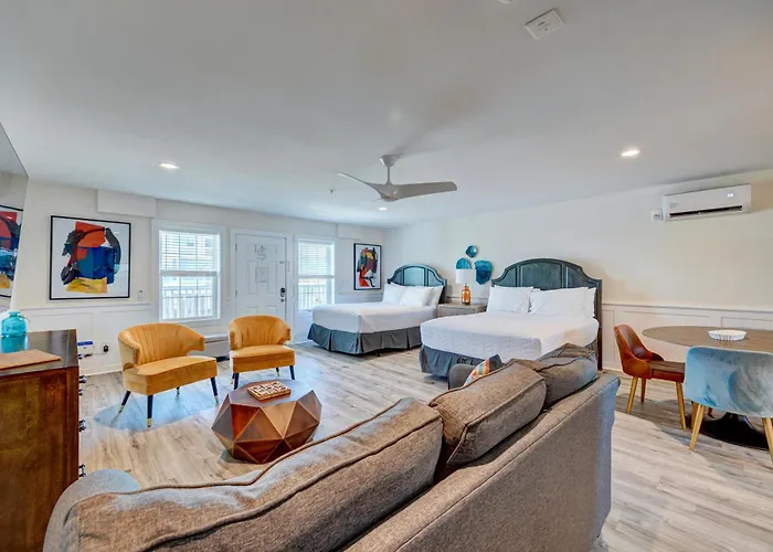 302 Queen Suite, 3Rd Floor Low Tide