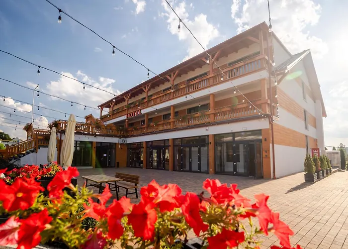 Hotel Mazurkowa & Wesela & Imprezy & Konferencje Jelenia Gora, Obok Restauracja Mazurkowa Chata