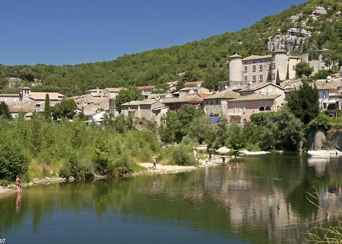 Auberge Les Voûtes - Chambres d'hôtes à Lanas, Sud Ardèche - Demi-Pension