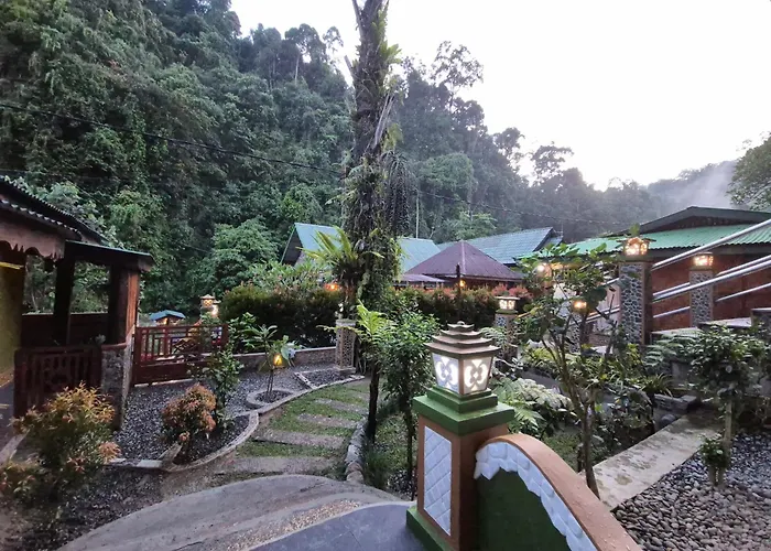 Sam'S Bungalows And Treks