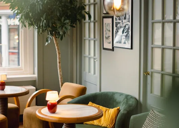 Finch Boutique Hotel, Downtown