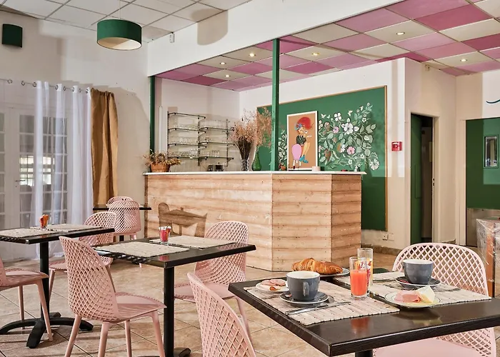 Artemia Aigues-Mortes - Hôtel avec piscine - Bornes électriques - Parking privé - Local vélo-moto
