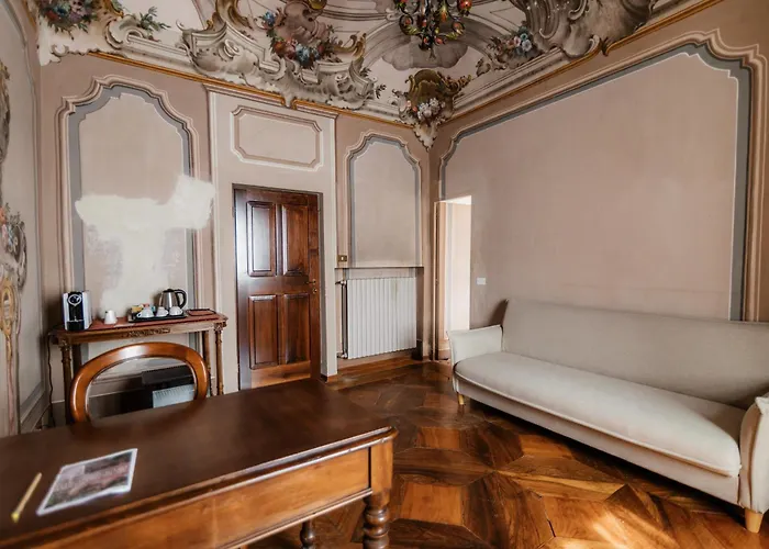 Casa Regina Montis Regalis
