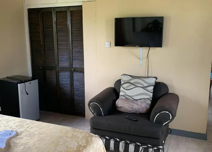 Chaudhry Second Floor Single Suite