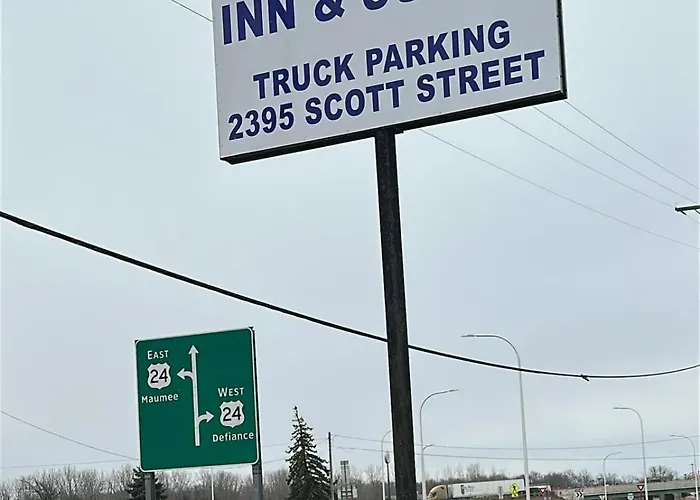 Napoleon Inn And Suites