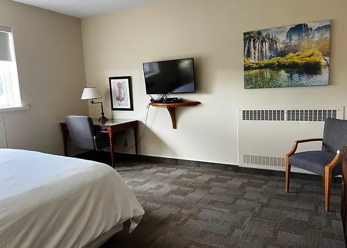 Athabasca Valley Inn & Suites