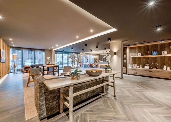 AlpenParks Hotel&Apartment Arlberg Warth mit Pool