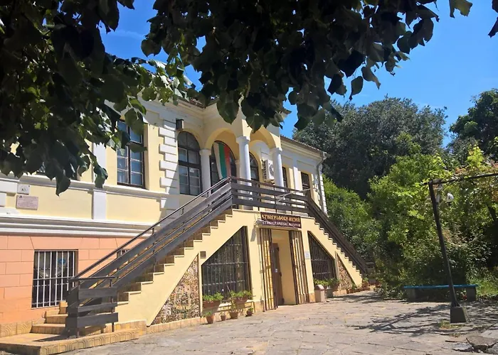 Avenue Hotel