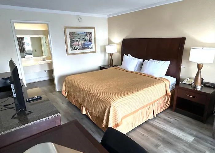Relax Inn Perry National Fairgrounds Area I-75