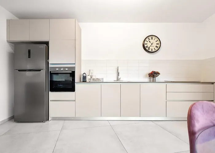 Deluxe 1 Bedrooms Apartment Terrace in City Center