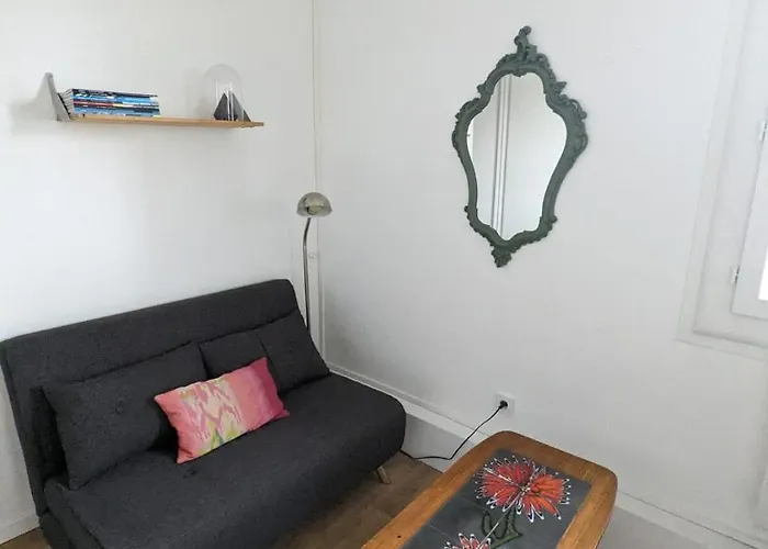 Maisonnette Avec Petite Cour