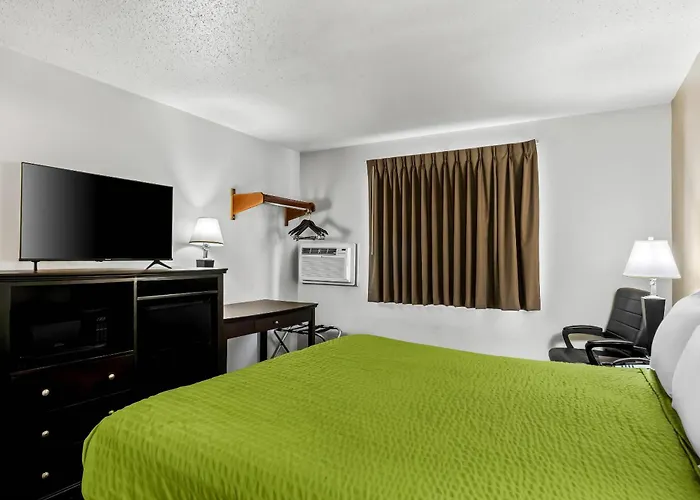 Econo Lodge Inn & Suites Auburn