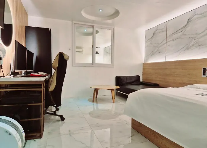 S Hotel