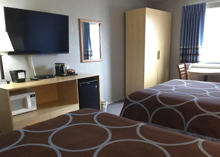 Super 8 By Wyndham Swift Current