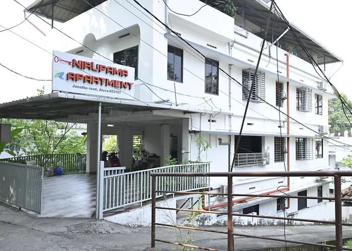 Nirupama,Hotel Aluva 700 Mtr From Aluva Railway Station