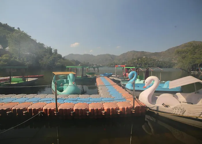 Hotel Royal Rosette Lake View Bhimtal