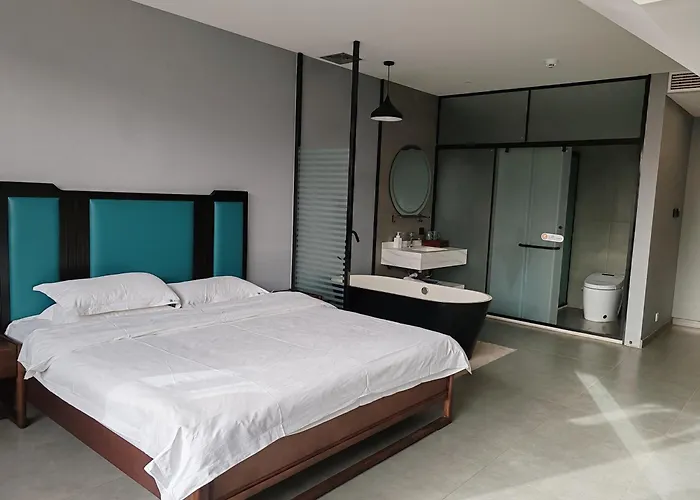 Qichi Waterfront B&B Hotel