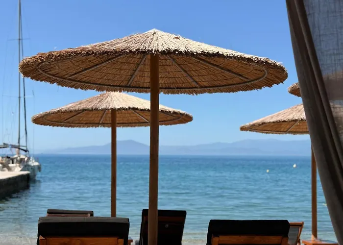 Pegasus Hotel & Coastal Cafe