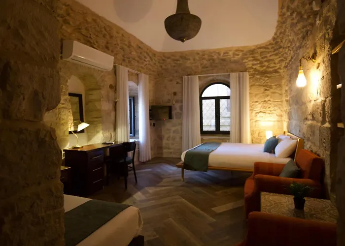Petrakis Inn