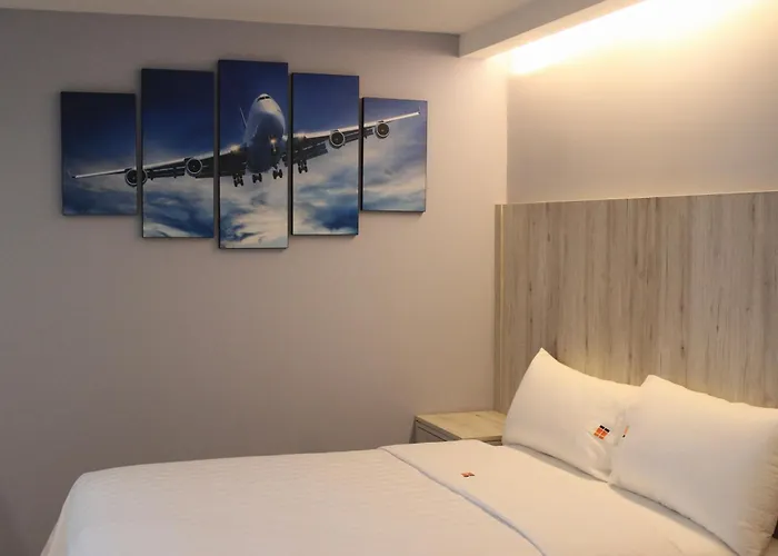 Hangar Inn Tj - Aeropuerto
