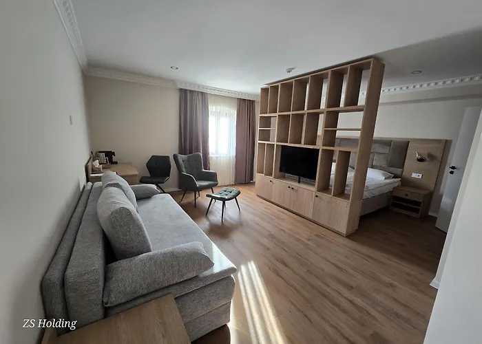 Promenaden Hotel