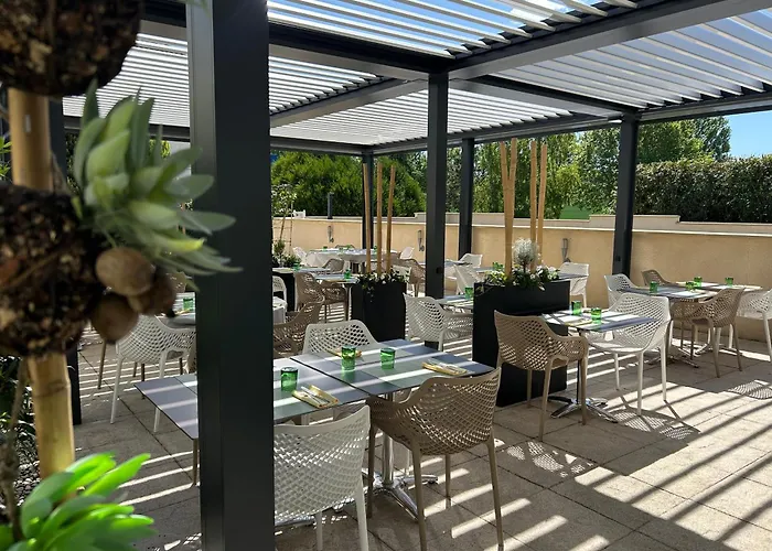 Les Orchidees , Hotel & Restaurant