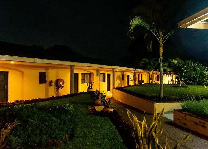 Casa Mia Lodge & Restaurant