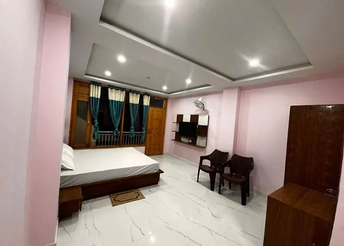 Sharma Hotel Chail Inn