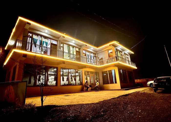 Sharma Hotel Chail Inn