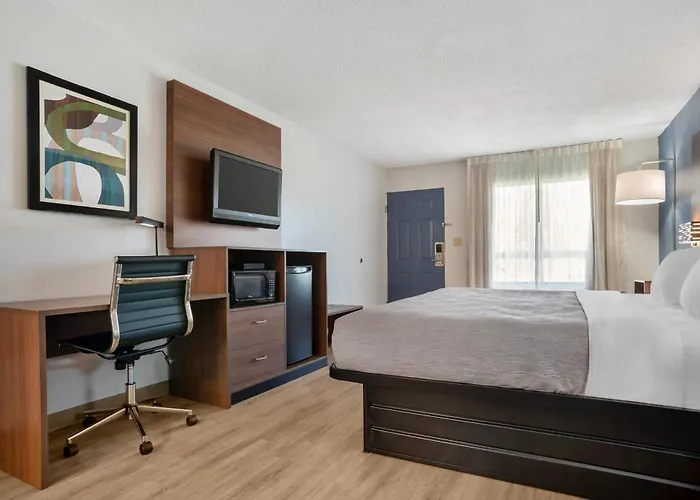 Quality Inn & Suites Near Lake Eufaula