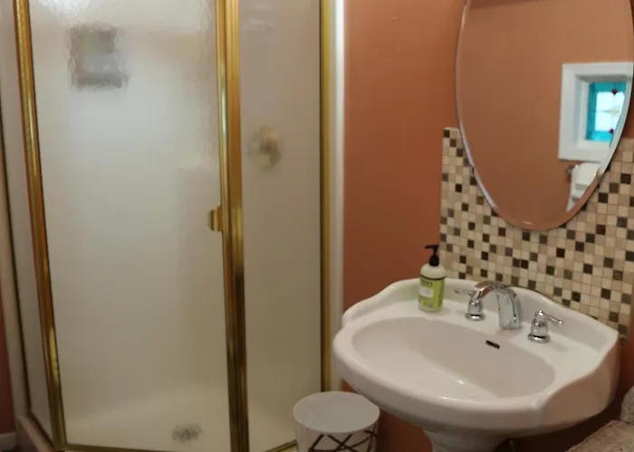 Tavern On The Bay Hotel - Albert Anastasia Suite