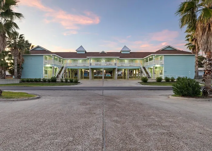 Bluff's Landing Lodge
