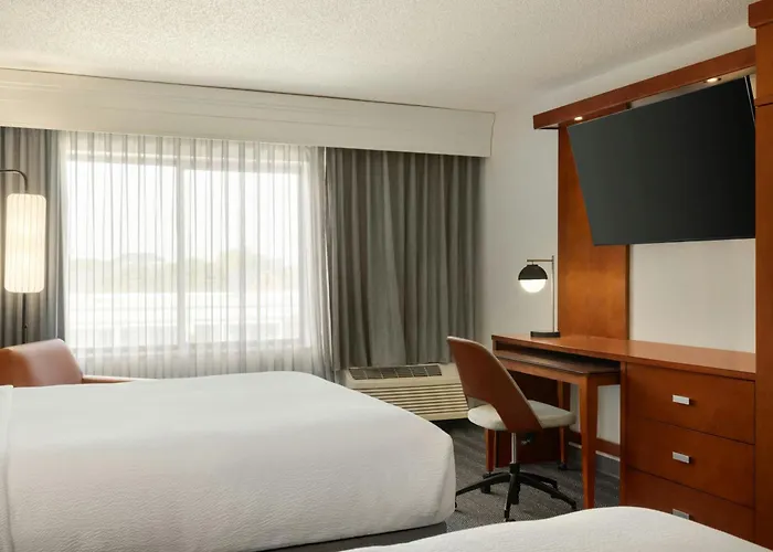 Courtyard By Marriott Greenville