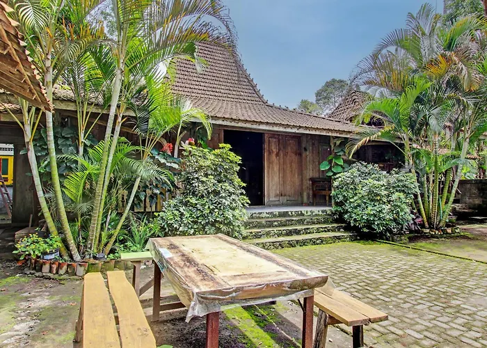 Hotel O Omah Baturan Syariah