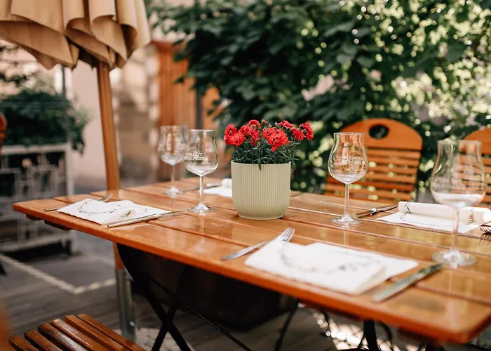 Loewen Hotel & Restaurant