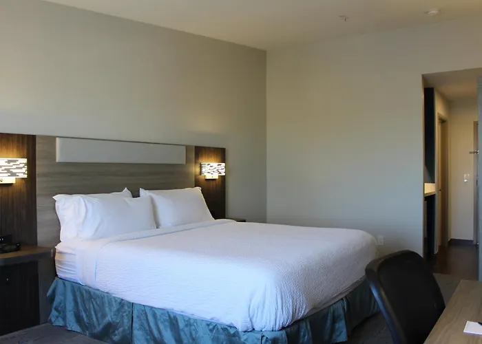 Holiday Inn Express Bakersfield By Ihg
