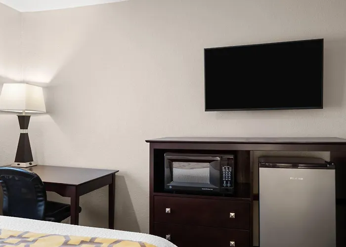 Baymont By Wyndham Jefferson City