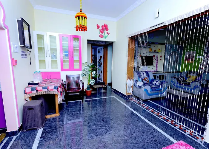 Sri Sakthi Home Stay - Free Pickup From Train Station-Unstained Bed Sheets- Powerful Ac - Fast Wifi - Water Purifier - Spotless Bathrooms- No Cockroaches- Dust Free Rooms- Luxury Mattress- Refrigerator- Cozy Ambience- 24 Hours Hot Water- Washing Mach