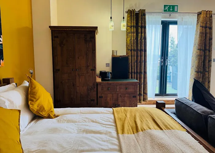 Chandlers Bar And Rooms