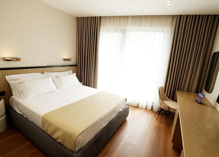 Rich Hotel