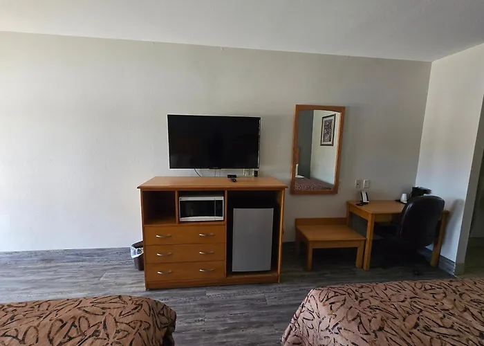 Whitesboro Inn & Suites